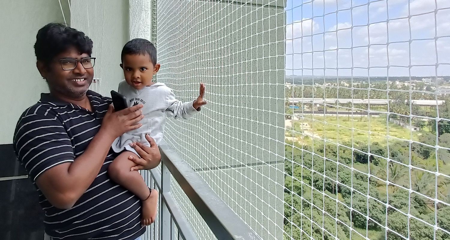 Apartment balcony safety net